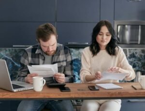Closing joint credit accounts before separation
