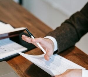 Lawyer preparing foreign divorce opinion letter